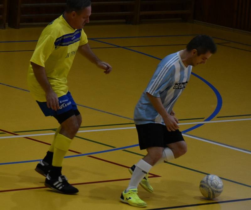 Sálovka, veteráni: Futsal Varnsdorf - Nota Děčín 3:1.