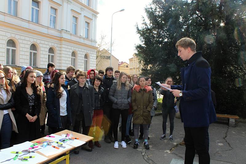 Protest VyjdiVen studentů děčínského gymnázia a obchodní akademie.