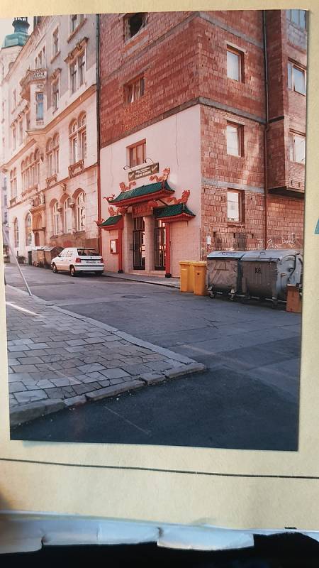 Čchü Liang Čang v roce 1999 rozsekal své oběti sekyrkou v děčínské čínské restauraci. Foto ze spisu.