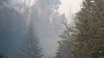 Soutěsky ve Hřensku zahalené kouřem z obrovského lesního požáru. Úterý 26. července