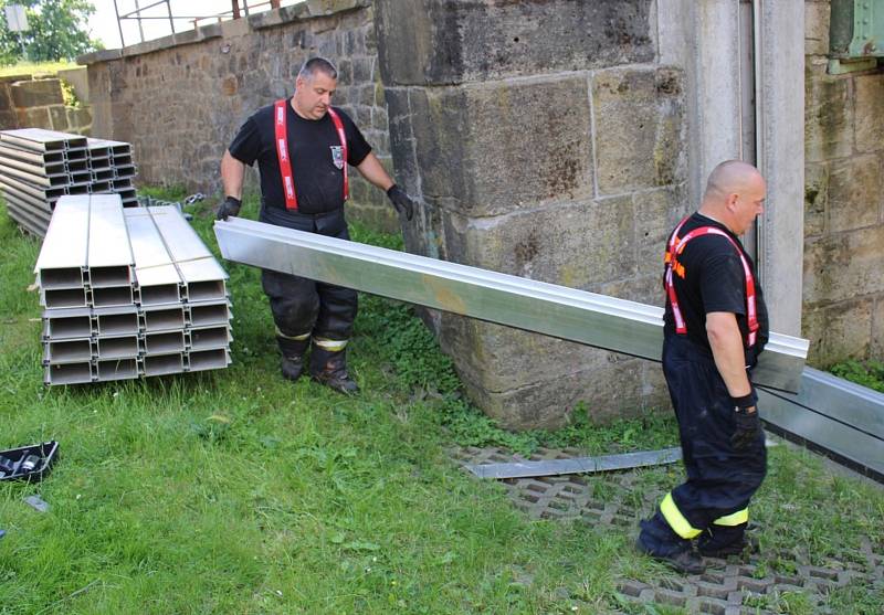 V Děčíně preventivně postavili protipovodňovou zeď.