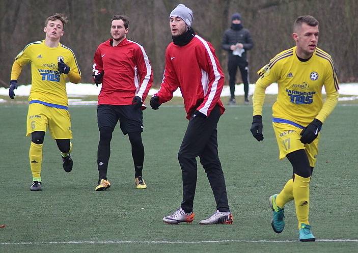 BEZ PŘEKVAPENÍ. Fotbalisté Varnsdorfu (ve žlutém) porazili Nymburk 3:0.