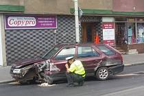 Pronásledovaný řidič havaroval na Teplické ulici. 