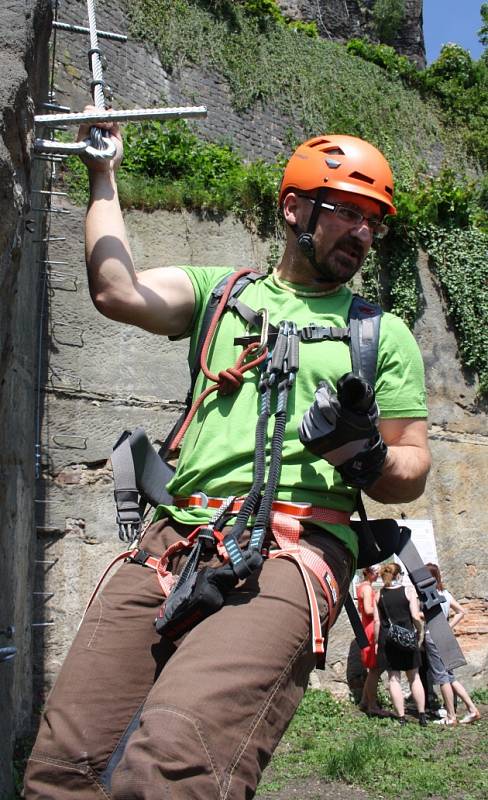 VIA FERRATA neboli Železná stezka vznikla v Děčíně na skále pod Pastýřskou stěnou. 