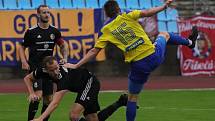 Varnsdorf (ve žlutém) porazil Třinec 1:0.