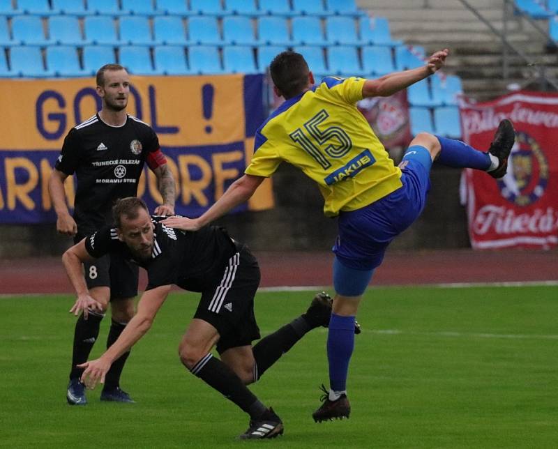 Varnsdorf (ve žlutém) porazil Třinec 1:0.