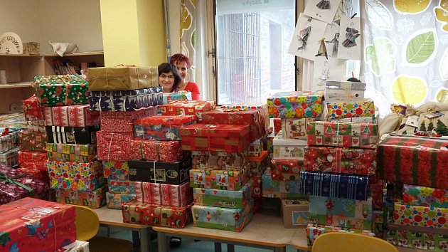 Na Šluknovsku předají každý rok pracovníci chudým dětem okolo 350 dárků.