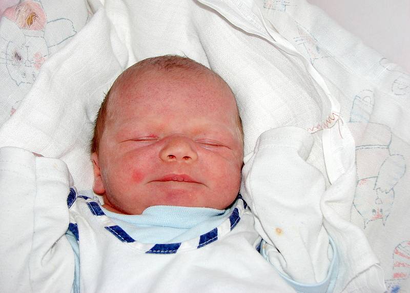  Andree Valníčkové z Rumburka se 13.února v 00.15 v rumburské porodnici narodil syn Samuel.Měřil 48 cm a vážil 3,21 kg.