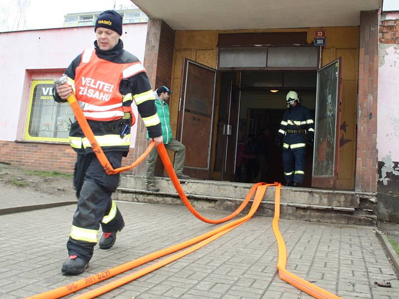 Žena doma kouřila, k ubytovně museli hasiči.