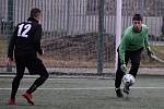 ČESKÁ KAMENICE (v černém) porazila oslabený Libouchec 9:0.