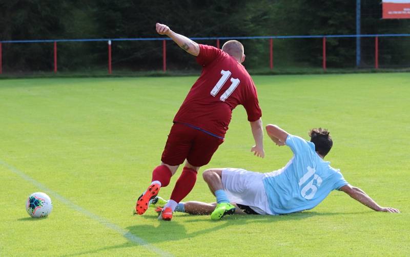 Šluknov (v červeném) v rámci oslav založení klubu porazil 2:1 Skalici.