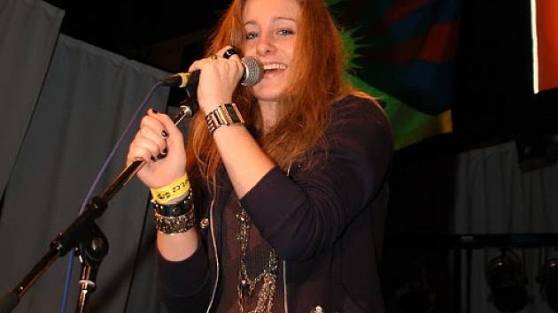 Na jedenáctém ročníku Festivalu free Tibet zpívala v kapele Neřesti i Sabina Křováková.