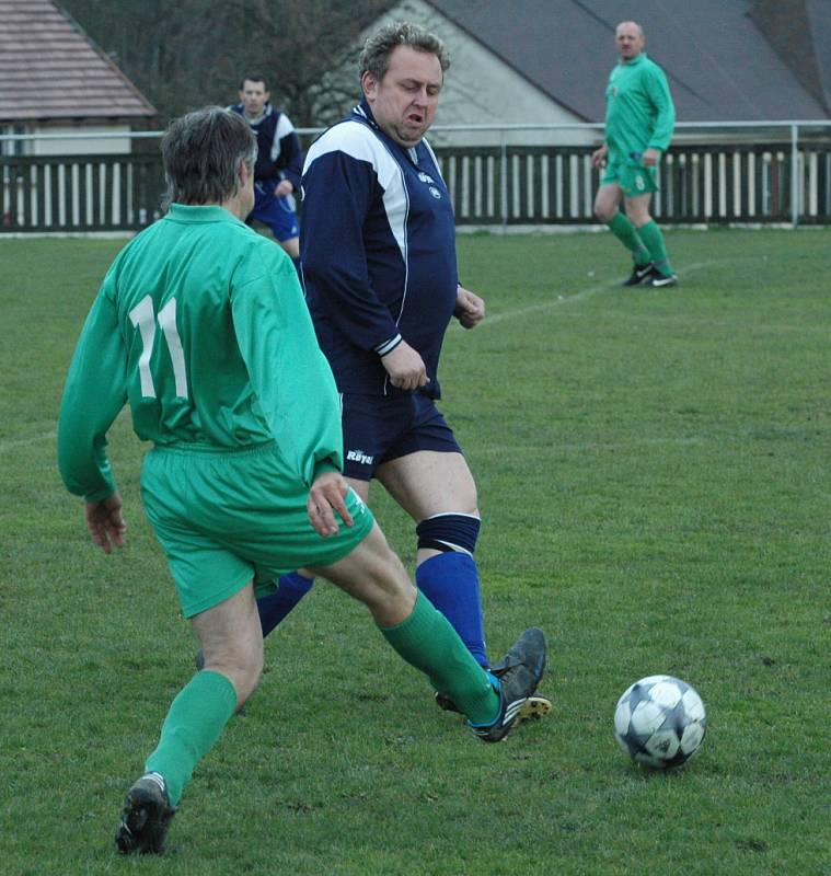 BE PŘEKVAPENÍ. Markvartice (v zeleném) doma prohráli s Jílovým 0:5.