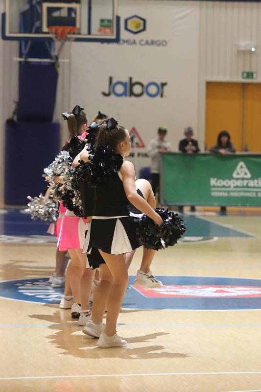 Basketbalisté Děčína slavně porazili Nymburku. Po deseti letech.