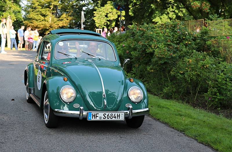 Krásnou Lípou projel závod automobilových veteránů Sachsen Classic