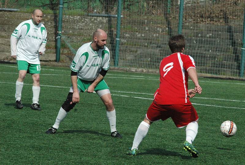 HEŘMANOV (v bílém) porazil Dobkovice 6:1.