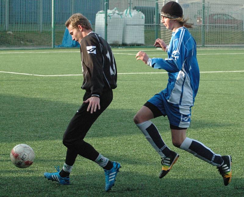 FOTBALISTÉ VILÉMOVA (v černém) porazili Českou Kamenici 7:2.