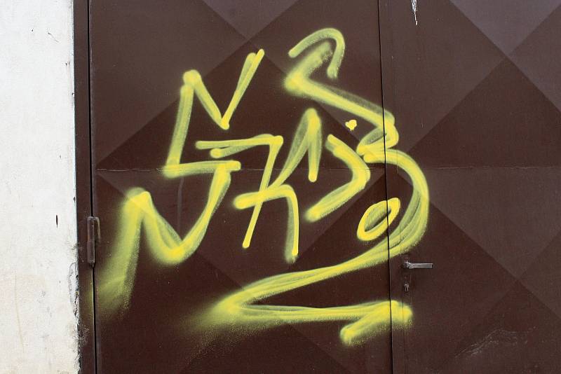 Graffiti v Březové ulici.