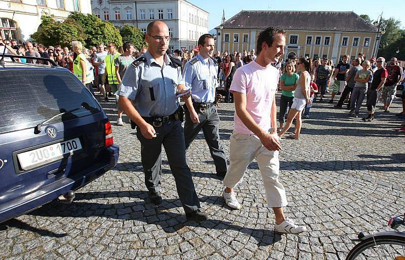 Také při sobotním, neohlášeném pochodu  Varnsdorfem musela zasahovat policie.