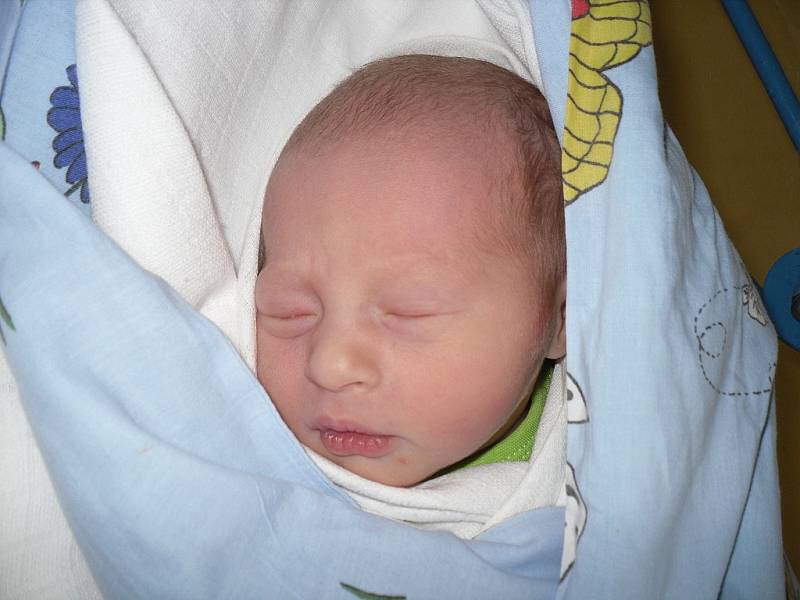 Mamince Lence Čechové z Děčína se 24. října v děčínské nemocnici v 08.00 narodil syn Zdeneček Jakubec. Vážil 3,27 kg a měřil 50 cm.