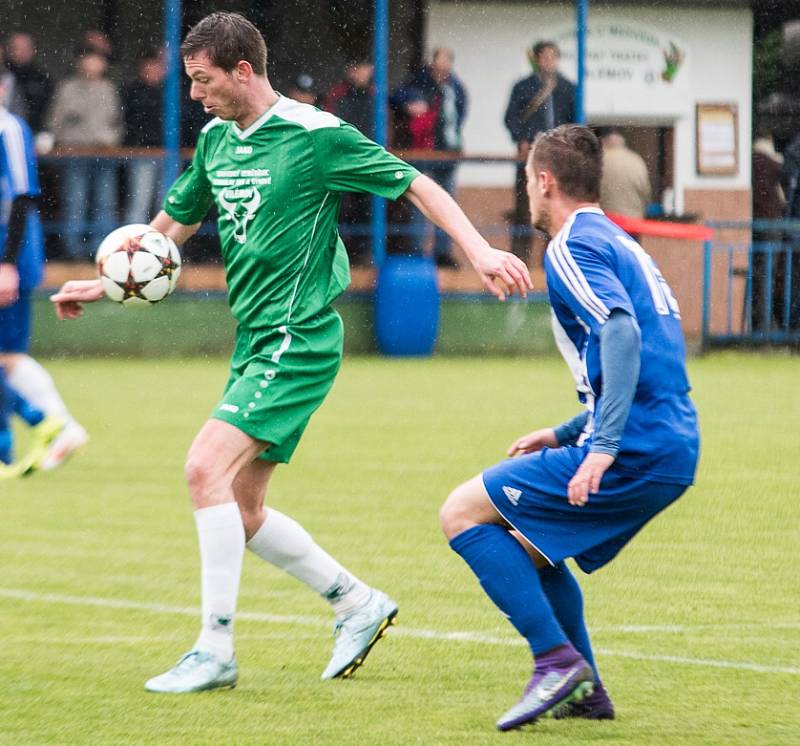 PŘEKVAPENÍ! Fotbalisté Vilémova (zelené dresy) doma porazili první Lovosice.