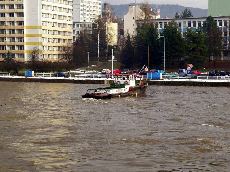 Hladina Labe v Děčíně by do neděle 16.ledna 2011 měla dosáhnout hranice osmi metrů