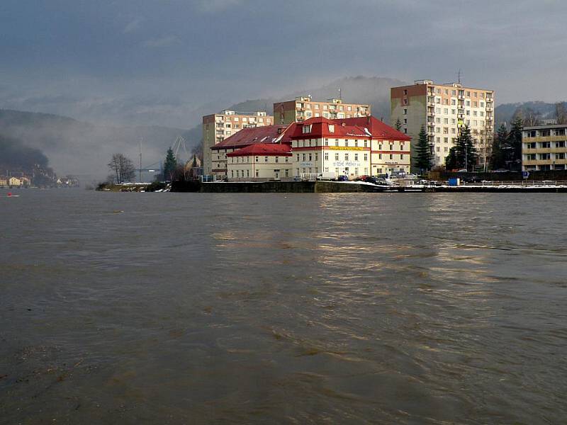 Hladina Labe v Děčíně by do neděle 16.ledna 2011 měla dosáhnout hranice osmi metrů