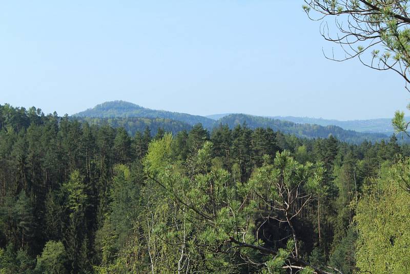 Vášniví turisté zahájili sezonu v národním parku několikakilometrovým výletem.