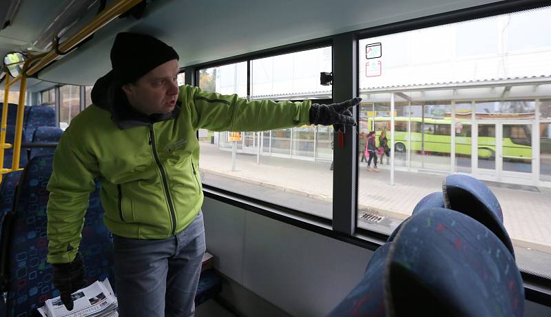 Zástupci Ústeckého kraje lidem v Děčíně lidem vysvětlovali, jak bude fungovat linková autobusová doprava od nového roku po celém kraji, tedy i na Děčínsku.