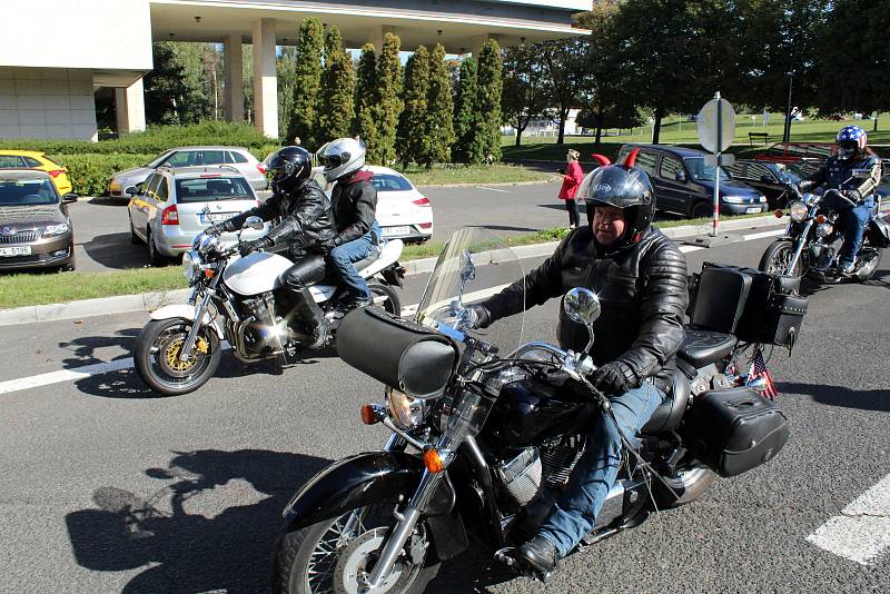 V sobotu se nejen na Mostecku uskutečnila spanilá jízda motorkářů UniRiders, která finančně pomohla třem těžce nemocným dětem.