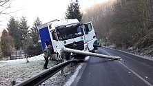 Dopravní nehoda kamionu ve Františkově nad Ploučnicí.