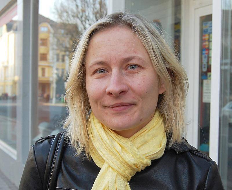 Petra Luxová, Děčín: Denně piji ovocné i bylinné čaje. Dále užívám gel z rostliny aloe vera. Ještě si dávám i rakytníkový sirup. Všechno je to na bázi přírodní medicíny.