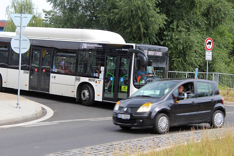 Autobusy projíždějí od pátku dočasně ulicí Práce.