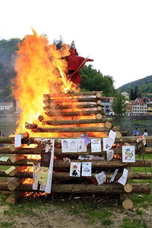 Čarodějnice v Děčíně pod zámkem.