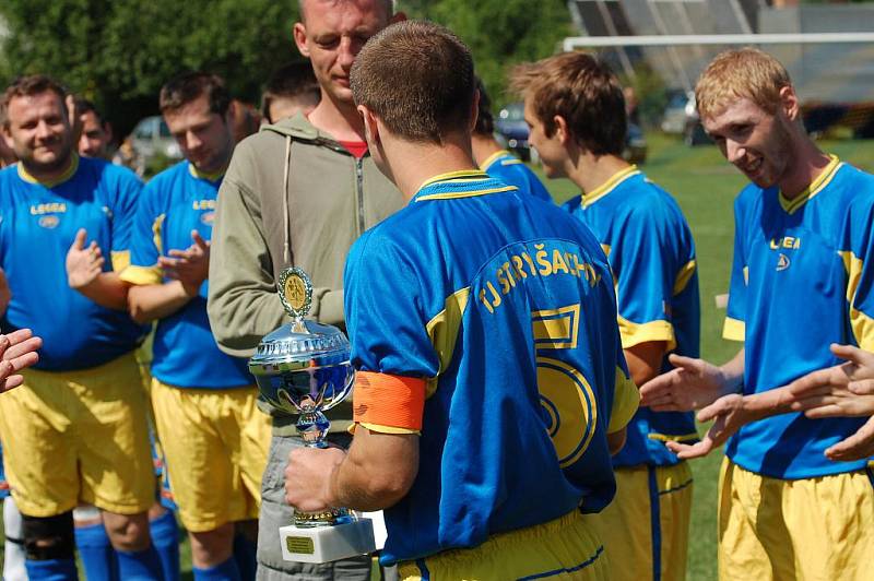 FOTBALISTÉ T.J. Kemp Starý Šachov slavili vítězství ve III. třídě.