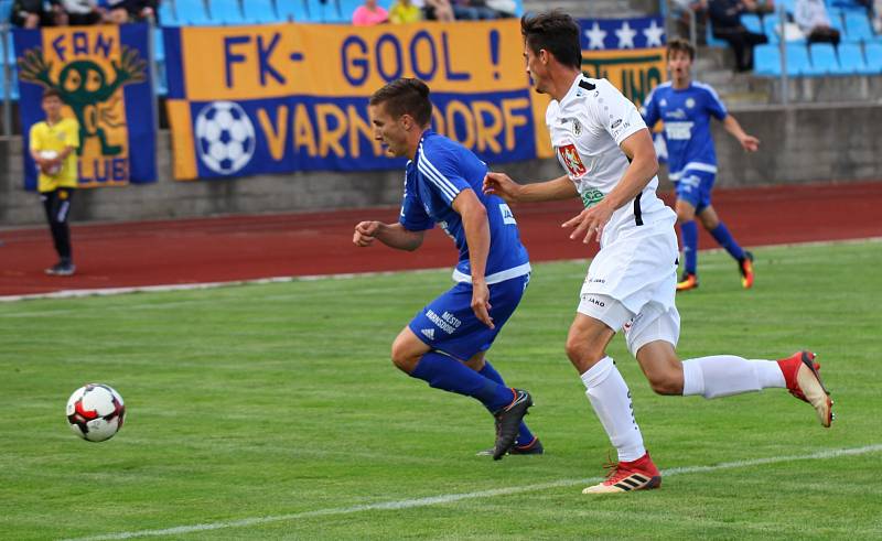 VÍTĚZSTVÍ. Varnsdorf (v modrém) porazil Hradec Králové 1:0.