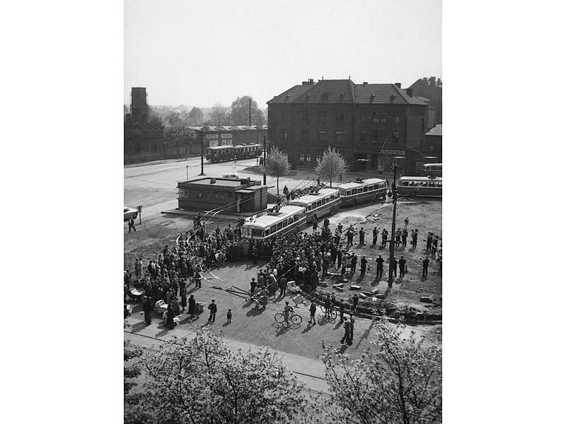 Slavnostní zahájení trolejbusové dopravy s vozy Škoda 7Tr proběhlo v Ostravě 9. května 1952 na ještě nedobudované smyčce na náměstí Republiky.