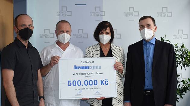 Z Kronospanu míří opět půl milionu korun do jihlavské nemocnice - PR Deník