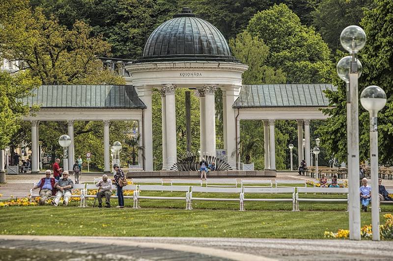 Mariánské Lázně - kolonada Karolinina pramene