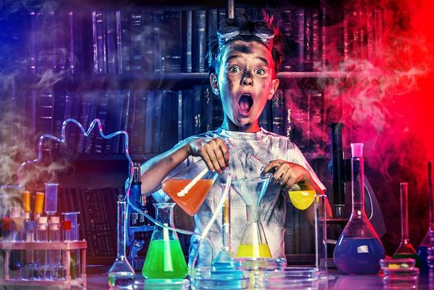 Children doing chemistry experiments are surprised.