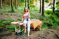 Kristýna Rolincová využívá při konzultacích a terapiích přírodu - posezení u řeky, v lese či v parku. „Velmi to pomáhá s otevřením bolesti duše, se zpracováním a s naladěním se na sebe," vysvětluje.