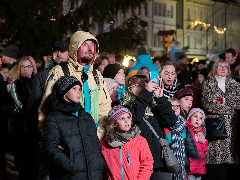 Zahájení adventu a rozsvícení vánočního stromu v Chomutově.