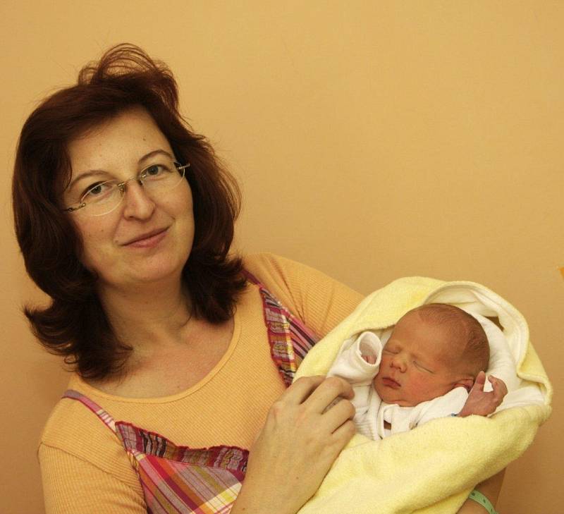 Mamince Haně Paterové z Chomutova se 4. prosince 2012 v 14:55 hodin narodil syn Jan Patera. Sestřičky z chomutovské porodnice k Honzíkovi připsaly míry 51 centimetrů a 3 kilogramy.