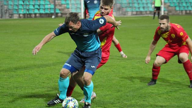 Divize B: Chomutov - Březová 2:0.