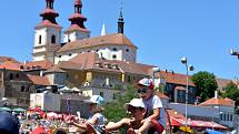 V sobotu 30. června proběhl další ročník  hudebního festivalu Vysmáté léto. Celý den se na pódiích střídaly kapely. Nádherné počasí za hradbami Kadaně přilákalo tisíce lidí. Nechyběla ani svatba.