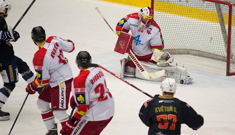 Z barážového zápasu Piráti Chomutov - HC Olomouc.