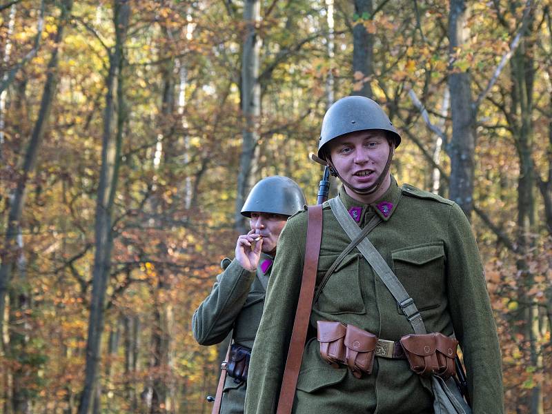 Vyjížďku historického vlaku zpestřila vojenská akce.