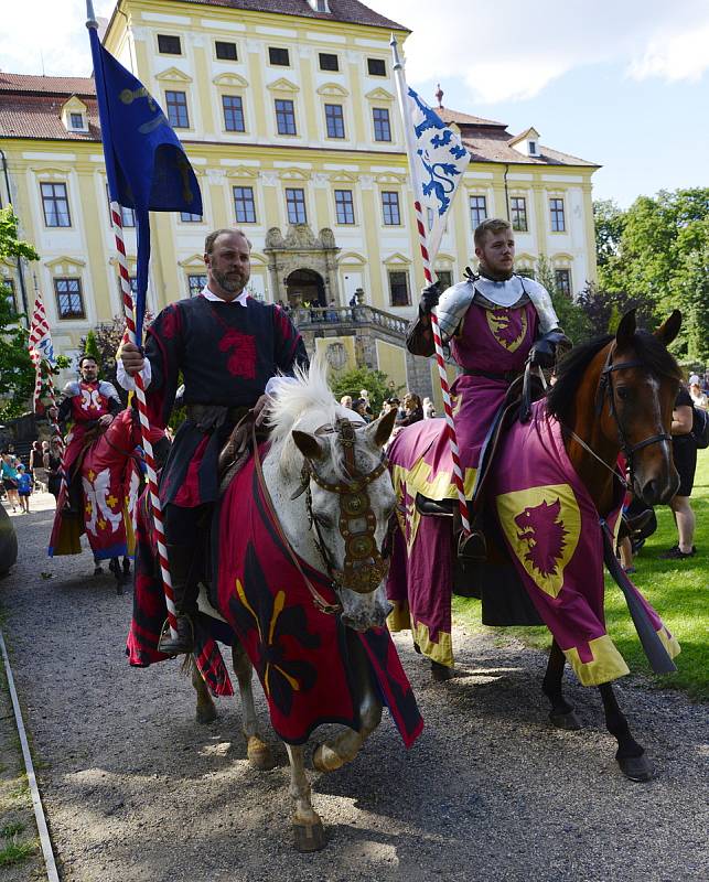 Hradozámecká noc na zámku Červený hrádek.