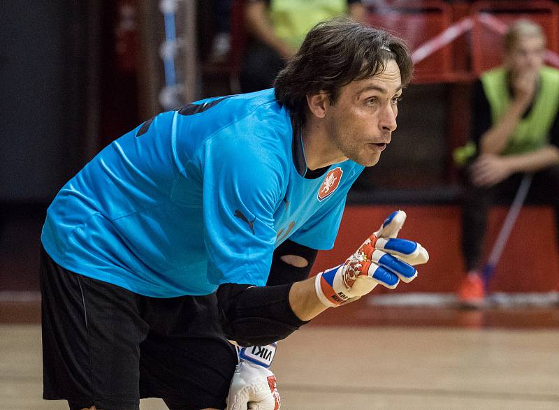 V chomutovské městské sportovní hale se dnes odehrál futsalový zápas Česko - Srbsko s výsledkem 3:4. Odveta se hraje za 14 dní v Srbsku.