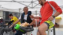 Cesta proti bolesti: Dvojí rekord si Jirkované připsali díky jízdě na rotopedu